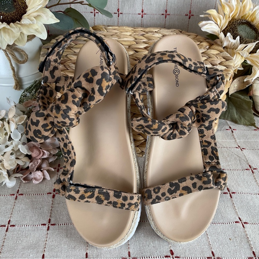 Treasure & Bond “Eliza” Leopard Print Strappy Sandals Girls Sz 5 Contour Footbed - Picture 4 of 5